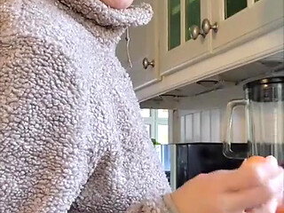 Hot MILF Uses the Carrots for Something Else Than the Salad