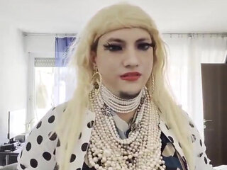 Pearl Vanesa Showing Her Body in Her Home Wearing Lovely Pearls