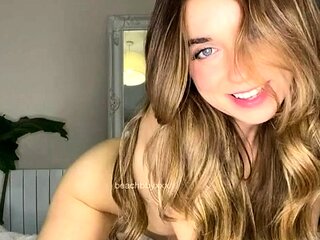 Amateur Webcam Teen Masturbates And Teases
