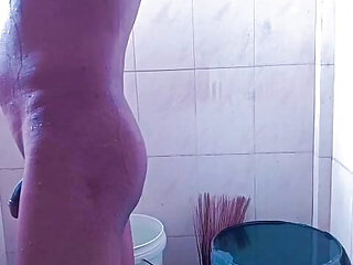 See am taking shower