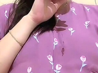 Pregnant MILF gets banged while chatting live