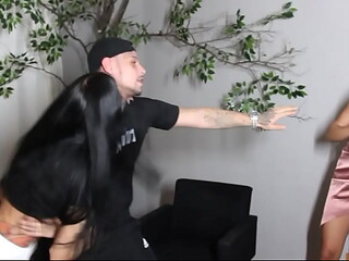 A mulher me pegando no flagra com a mina da escola