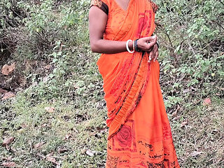 Desi Bhabhi Outdoor Sex with Trilokinath - Yoga Teacher Fucked in Village