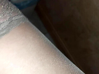 Housewife Pee