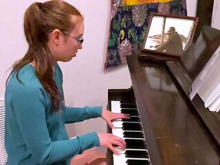 Hot amateur teen girl solos masturbation