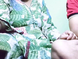Hot Pakistani Bhabhi Faryal Shows Big Natural Tits & Moans in Hindi Dirty Talk