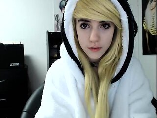 Amateur Blonde Teen Plays Solo with Toy Webcam Porn