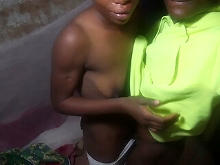 Ma chatte juteuse profite de sa BBC qui me baise bien hard
