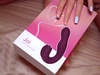 My New Toy From Honeyplaybox Makes Me Cum Hard