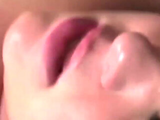 Sexy plumper Bella Bendz gets the D