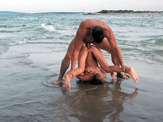 Cayenne Meets up with Her Man along the Tropical Shoreline - Private Porn Sex Videos