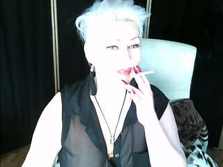 A day in the life of a mature webcam slut beauty .!. ))