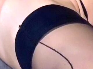 amateur lustywench fingering herself on live webcam