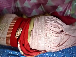 Desi Bhabi Soniya get boob pressed Ass grabbed