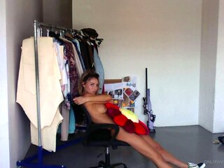 Young amateur teen in solo masturbation getting kinky