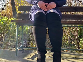 My Mature Stepmother's Art of Masturbating Without Taking off Her Pantyhose