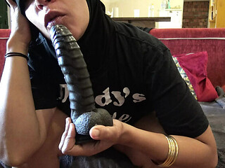 Kurdish muslim teen from Istanbul plays with her hairy pussy until she cums