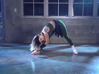 Sonya Blade Stretch