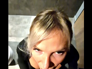 Risky fuck in the restaurant bathroom!