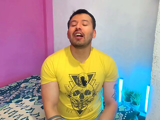 El Daddy de mi mejor amigo me folla con sus 18 cm mientras mi amigo no esta en casa ! Relato sexual