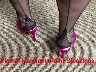Mrs Mature Feet Wearing Original Fully Fashioned Stockings