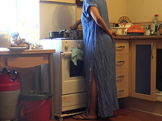 Turkish Muslim Maid Lets Horny Boss Fuck Her In The Kitchen