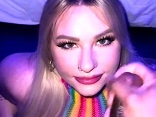 Sexy Slut Gives A Big Cock A Blowjob In The Car
