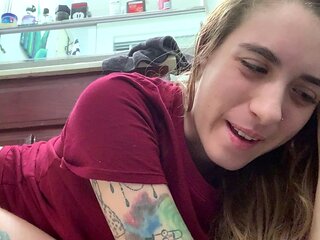 Real amateur teen plays with toy on her sweet pussy