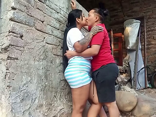un encuentro a escondidas muy caliente con la vecina
