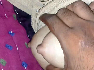 Indian Bhabhi Share Pussy at Night