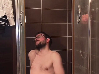 Jerking off a Cock in the Shower