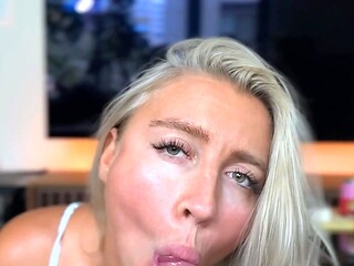 BlondeAdobo Put On A Show In The Mirror Onlyfans Video