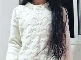 Felicia Standing Masturbation In Sweaters
