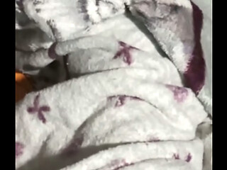 Di Tengah malam memek ku di jilat teman suamiku lalu di kentot