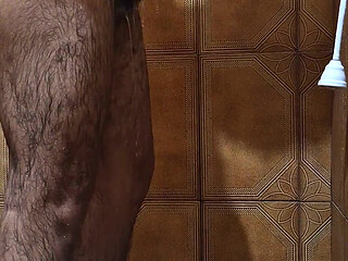 Tomando banho e depilando o saco..  Taking a shower and shaving my balls