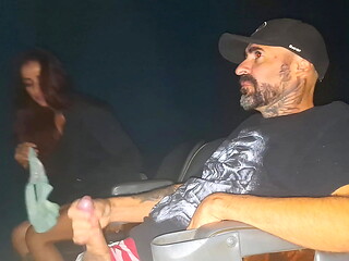 Esposa realiza fetiche de ir no cinema porn&ocirc_!