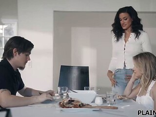 Tyler Cruise, Coco Lovelock  Penny Barber Stunned as Stepmom Peeing Her Pants Sudden