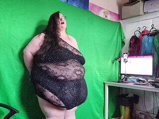 SSBBW Sensual Movements and Strip