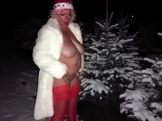 Granny Shows Her Hot Body at Night Outdoors in the Snow