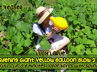 &quot_Gardening Giant Yellow Balloon Blow 2 Pop&quot_