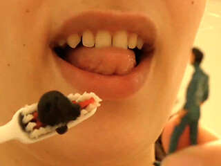 Giantess Girl and Teeth