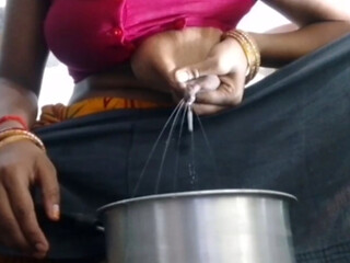Prachi Apne dudh ka chai banake sasur ji ko piladiya
