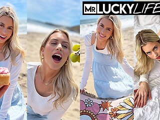 Mr Lucky Life - chick clip