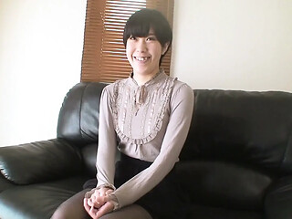 Adorable Japanese MILF gives a sloppy blowjob
