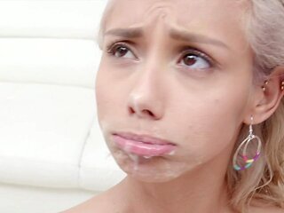 Daring beauties captivate with passionate piss play in thrilling intimate intensity