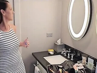 Sexy mature cougar Mallory enjoys a balcony BBC