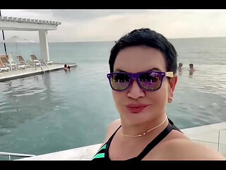 I Show My Charms on Vacation