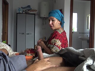 52 Yasndaki Temizlikcim Otel Odasnda 25 Liraya Buyuk Pipimi Emiyor