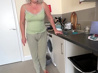 Dishes Vs. Full Bladder I Lost!
