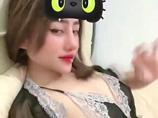 Alluring Mei Yien enjoys solo sensual big breasts live